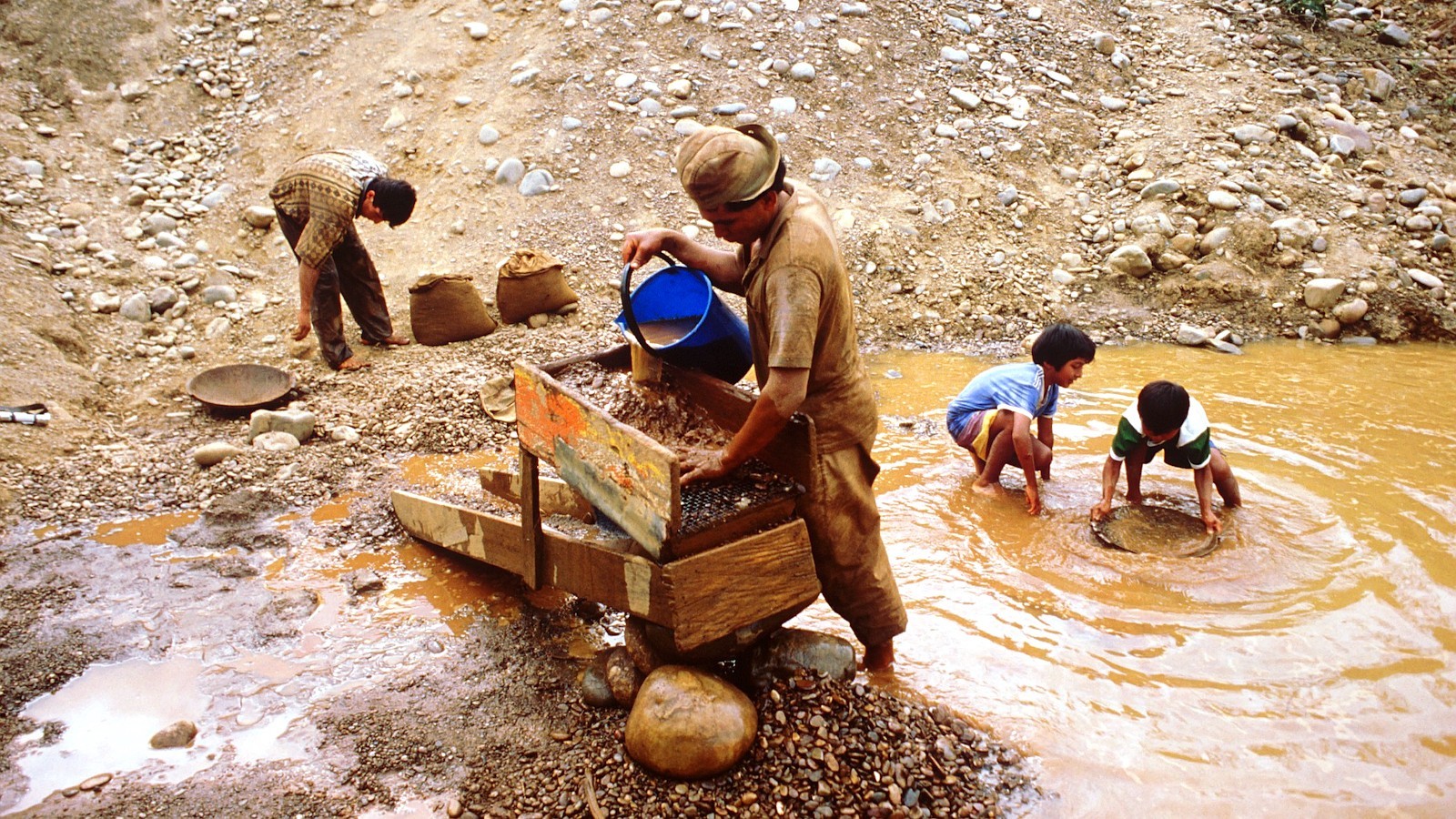 In Bolivia, Mercury Air pollution Spreads Amid a Surge in Gold Mining